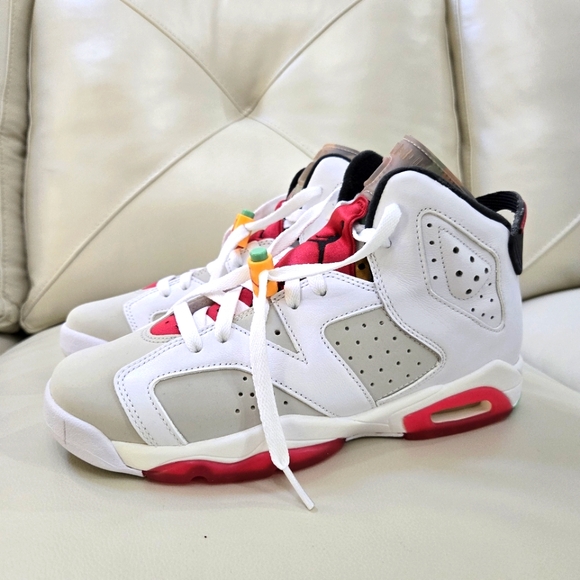Jordan 6 Retro Hare (GS) size 6.5Y / Women's Size 8 - Picture 7 of 8